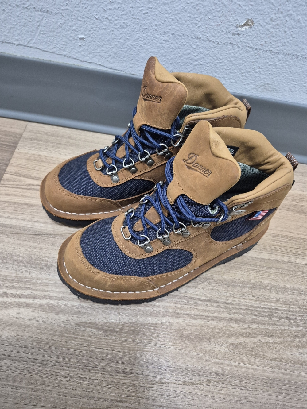 Danner Cascade Crest Brown/Blue Women's 5M - NEW/NEVER WORN NWOB